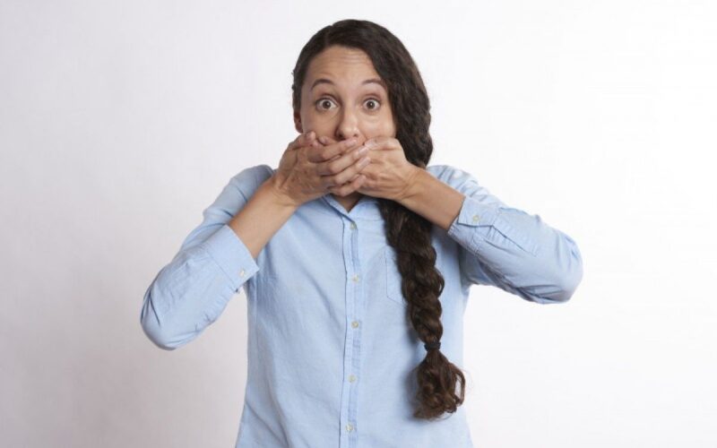 4 hal penyebab bau mulut meskipun sudah menyikat gigi