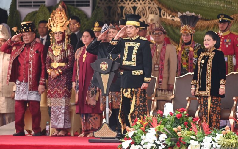 Makna baju adat Kutai yang dikenakan Presiden Jokowi